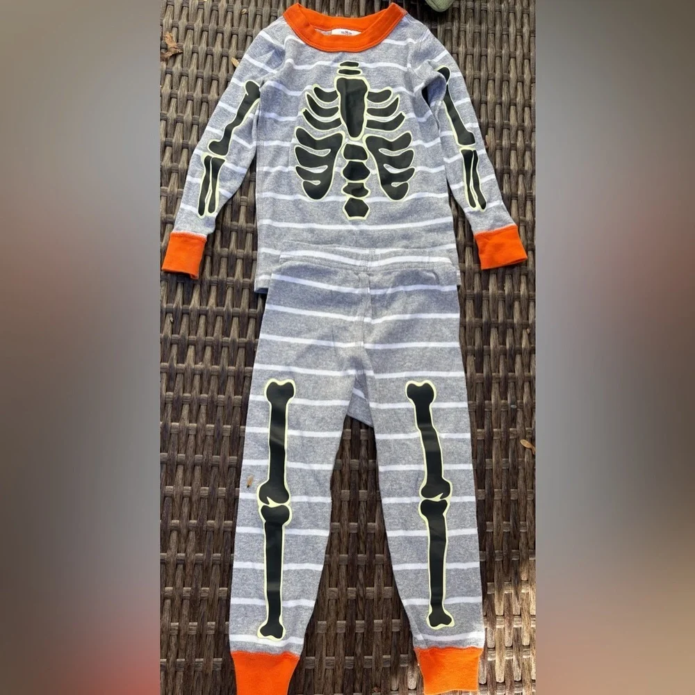 Hanna Andersson Skeleton Glow in the Dark Pajama Set - size 3